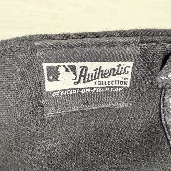 Chicago White Sox Hat Cap Fitted Mens 7 1/8 Black MLB Baseball New Era On Field - Picture 8 of 11